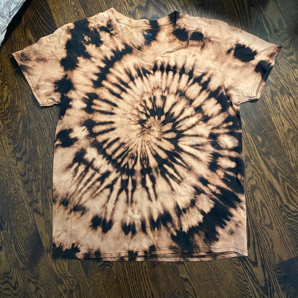 Custom Bleach Dye/ Tie Dye Shirts 💥 - Picture 4 of 4